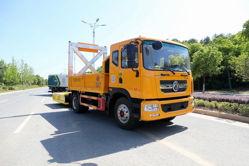 安徽黃山高速公路 防撞緩沖車與救護(hù)車的“黃金搭檔”為生命護(hù)航